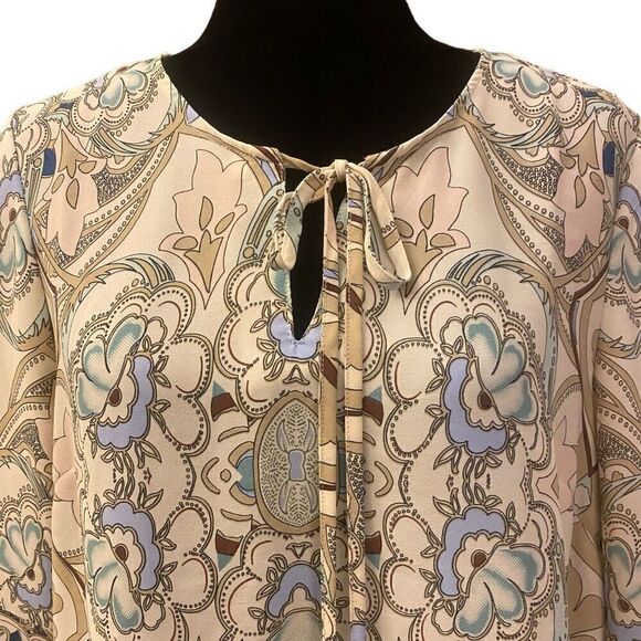Ava Christine Beige‎ and Blue Popover Flowy Top with 3/4 Sleeves Sz L - Picture 2 of 13